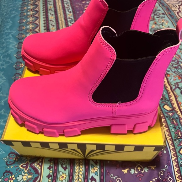Circus by Sam Edelman Women's Darielle Lug Sole Chelsea
Boots💖 - Picture 3 of 6